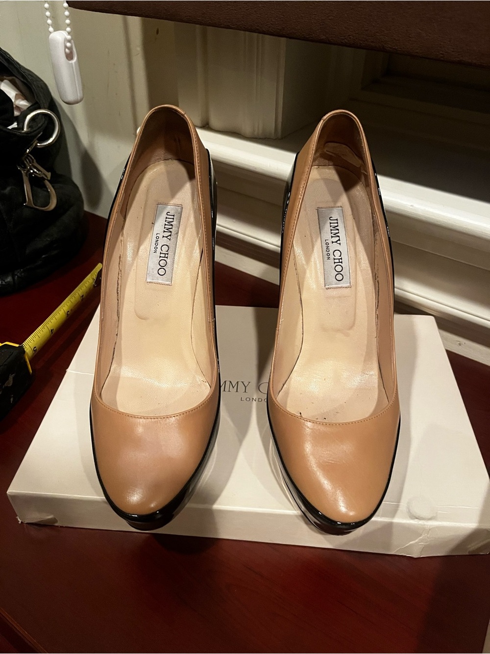 Jimmy Choo Beige Leather Round-Toe Pumps with Black Trim sz 40